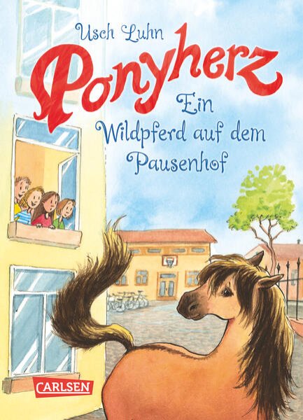 Bild zu Ponyherz 7: Ein Wildpferd auf dem Pausenhof